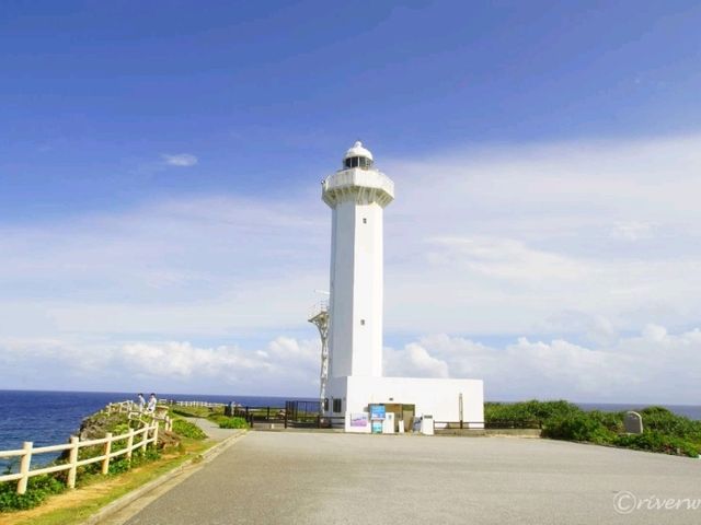 【沖縄県】テッポウユリと灯台の絶景！「東平安名崎」