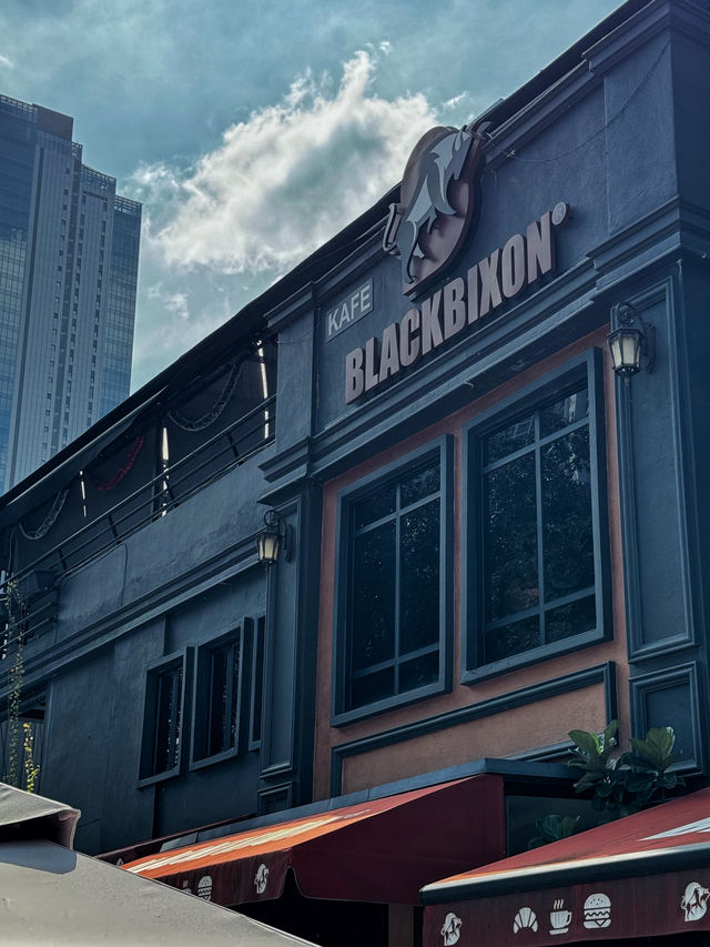 Giant Croissant & Chill Vibes at BlackBixon Café