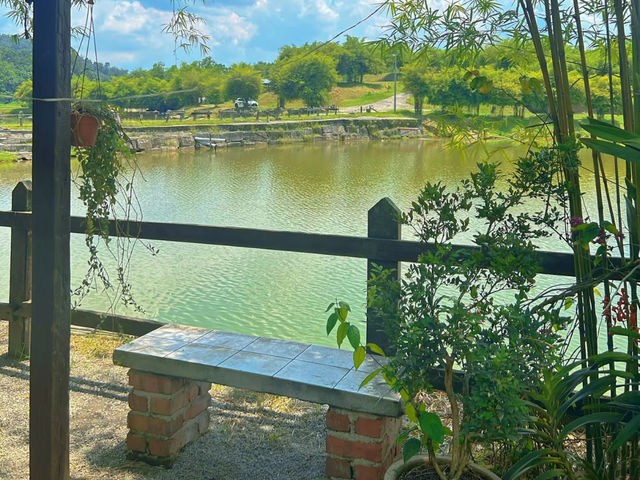Gorgeous Lake Views & Great Food Just 40 Minutes from Kuala Lumpur