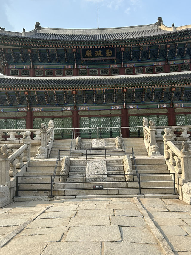 📸 고궁의 아름다움과 여유를 느낄 수 있는 산책 명소, 경복궁