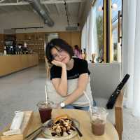 ☕ Good Neighbor Cafe – คาเฟ่มินิมอลสุดชิคในมหาชัย