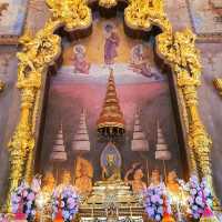 Bangkok’s Secret Temple That Locals Love – You Won’t Believe How Peaceful Wat Rachathiwat Is! 🌿