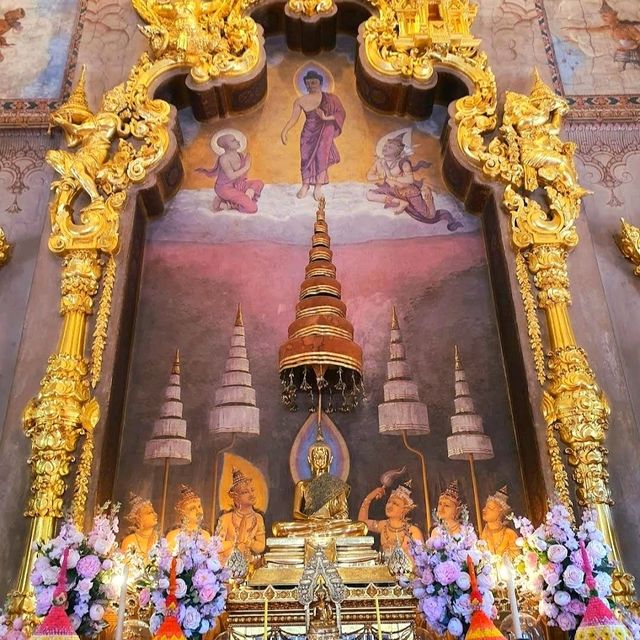 Bangkok’s Secret Temple That Locals Love – You Won’t Believe How Peaceful Wat Rachathiwat Is! 🌿