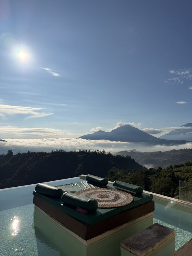 Breakfast Above the Clouds ☁️ 🍳