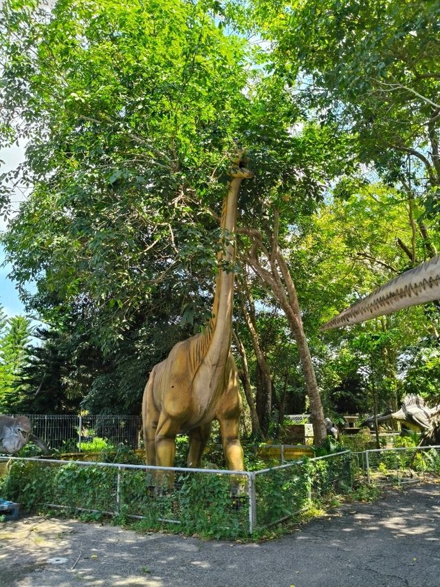 Discover Dinosaur Adventures at Muar's Donhu Jurassic Garden!