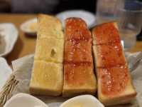 ☕ Wood, Warmth & Eggs Done Right: Morning Bliss at Komeda’s Gotemba 🍞