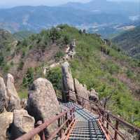 Rocky Trails & Temple Feels at Gayasan’s 