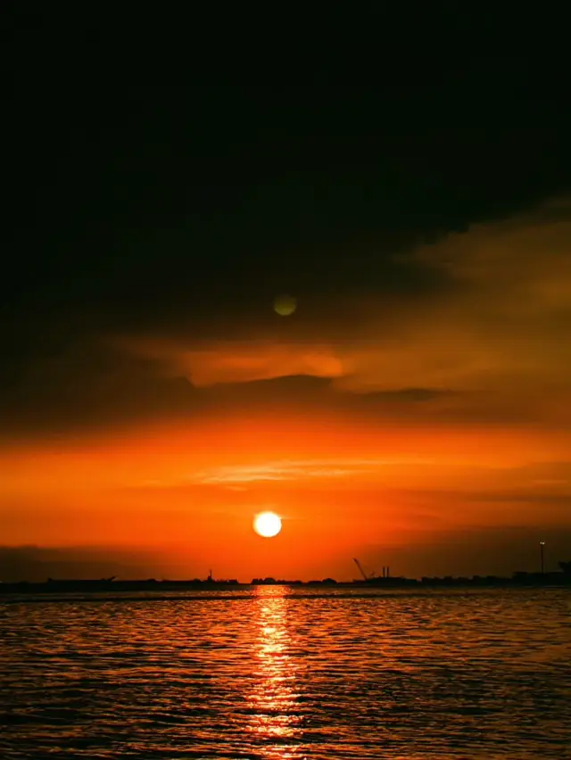Manila, Philippines — The Most Beautiful Sunset I’ve Ever Caught! 🌇