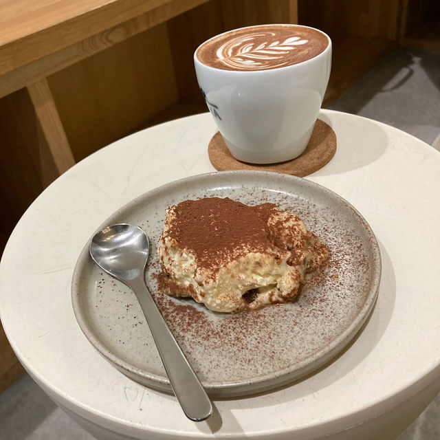 【日本・福岡🇯🇵】ティラミスが美味しいおしゃれカフェ
