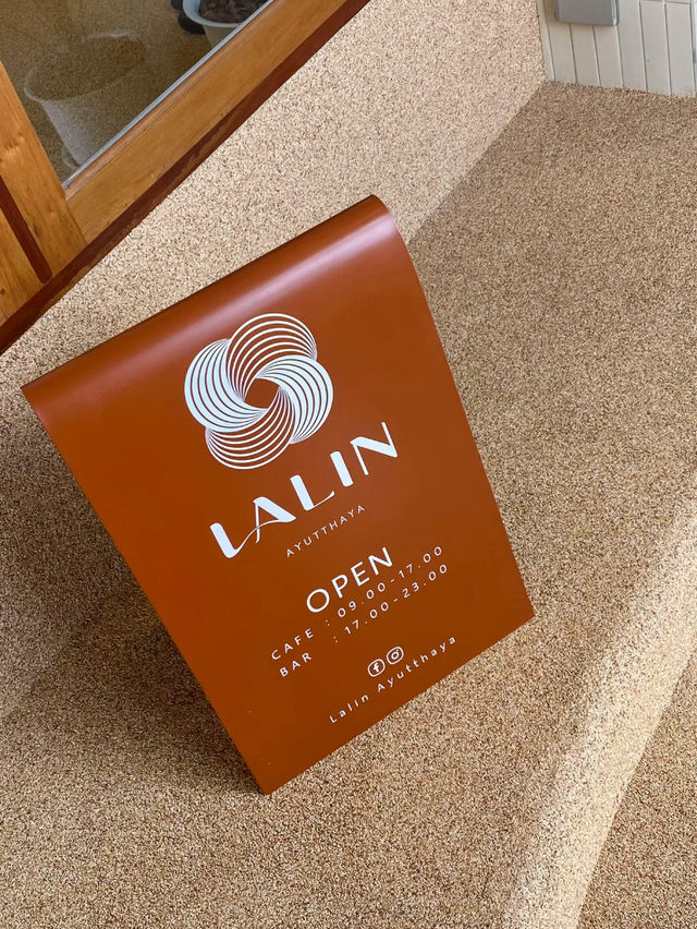 Lalin Cafe คาเฟ่เปิดใหม่สไตล์มินิมอล 🌷☕️🪞