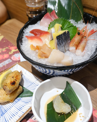 All-you-can-eat buffet. Even durian is all-you-can-eat!