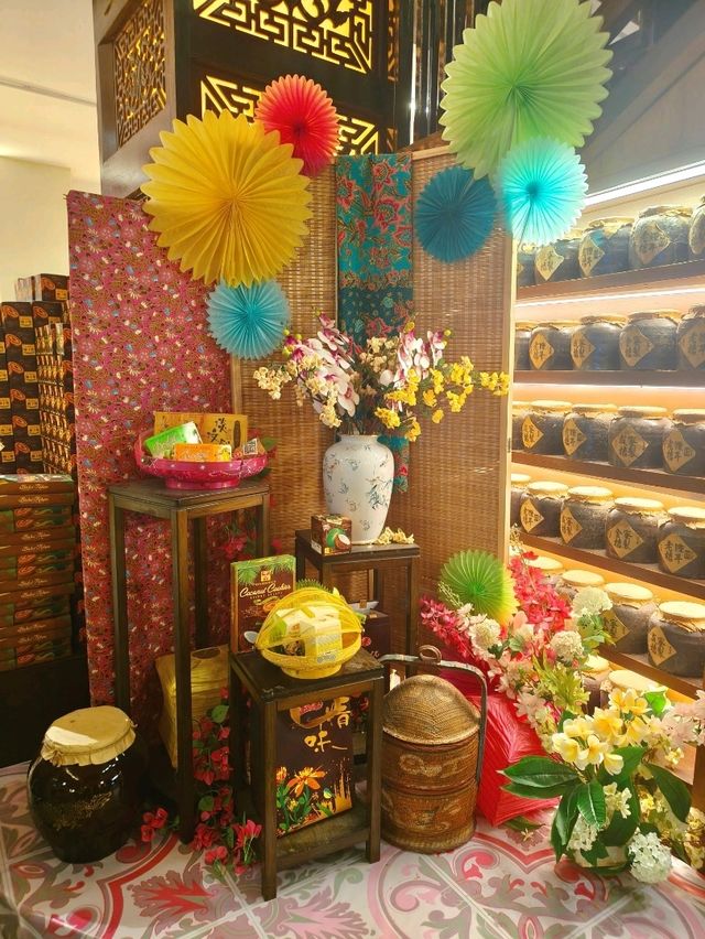 Snack Shopping and Heritage Vibes at San Shu Gong