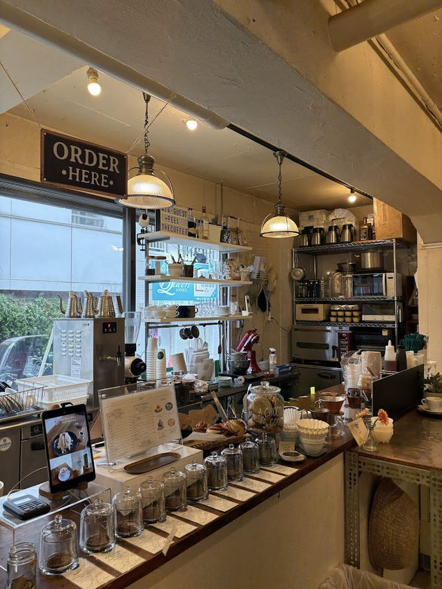 All Seasons Coffee, Shinjuku’s Sweet Spot for Pudding and Pour-Overs