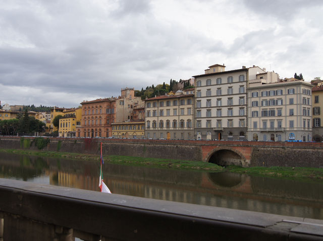 🌉 Sunset Walk Across Florence’s Old and New – Ponte Vecchio & Ponte alle Grazie
