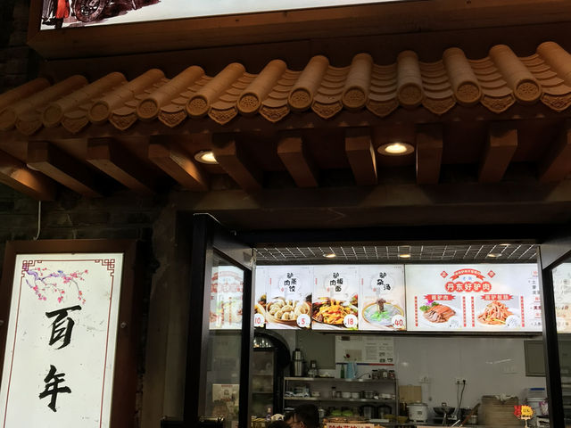 202507丹東： 安東老街夜散步：在歷史與燈火之間，尋一碗牛肉湯飯的安慰