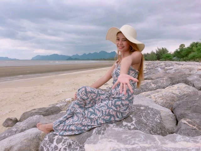 หาดบ้านใหม่ ด้านหลัง เขากะโหลก 