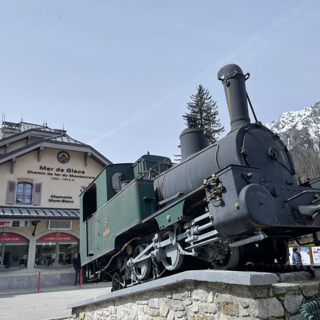 นั่งรถไฟชมธารน้ำแข็งMontenvers-Mer de Glace