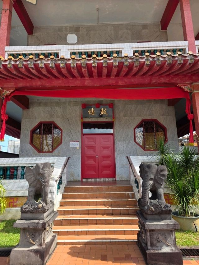 Echoes in Elegant Arches : The Drum Tower