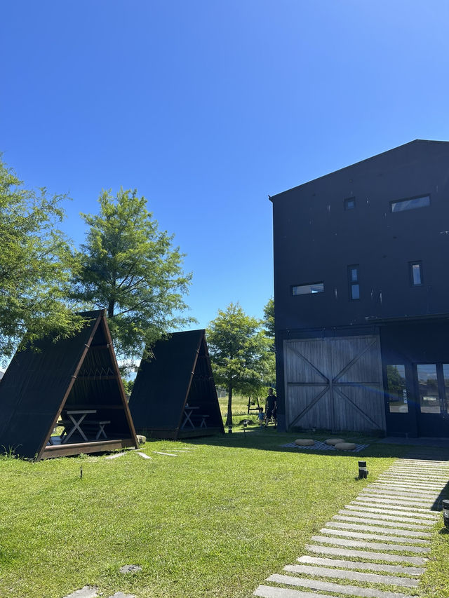 💛宜蘭｜黑宅 Black House，稻田中的質感咖啡廳