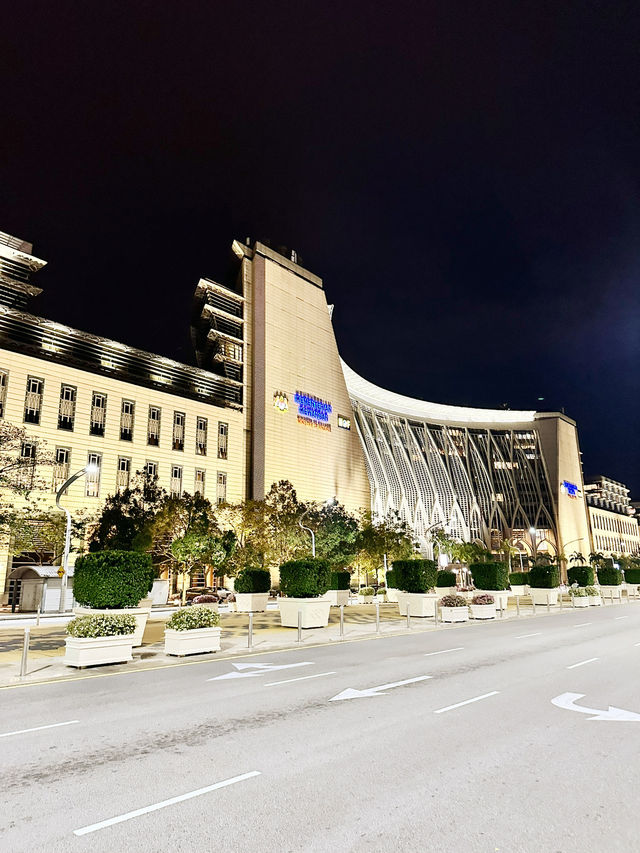 Illuminated Icons: Dataran Wawasan’s Nighttime Glow