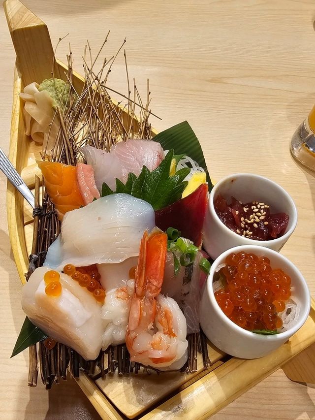 大眾壽司居酒屋，高質刺身，5至7點仲有飲品特價