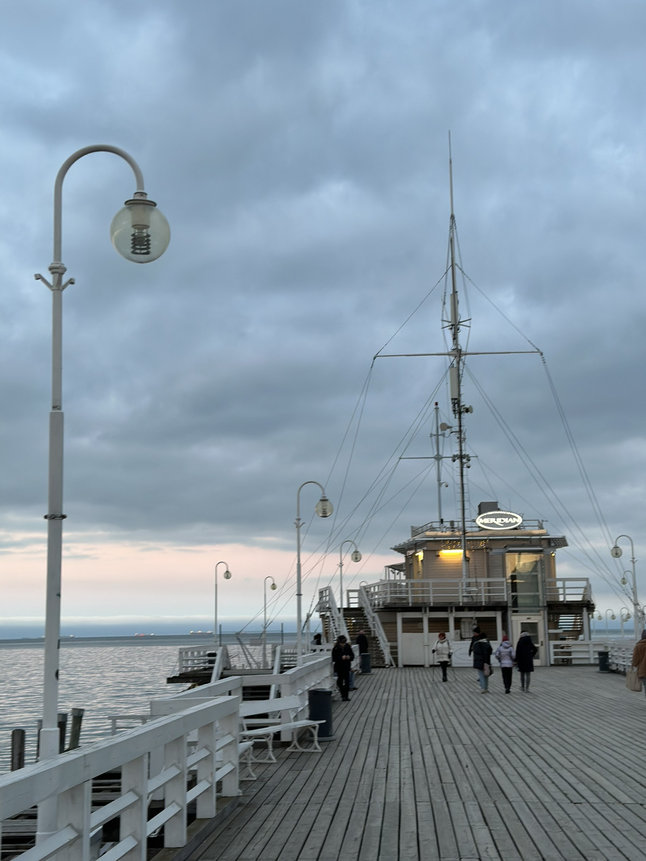🌅 Dạo bộ dọc biển Baltic | Bến tàu Sopot