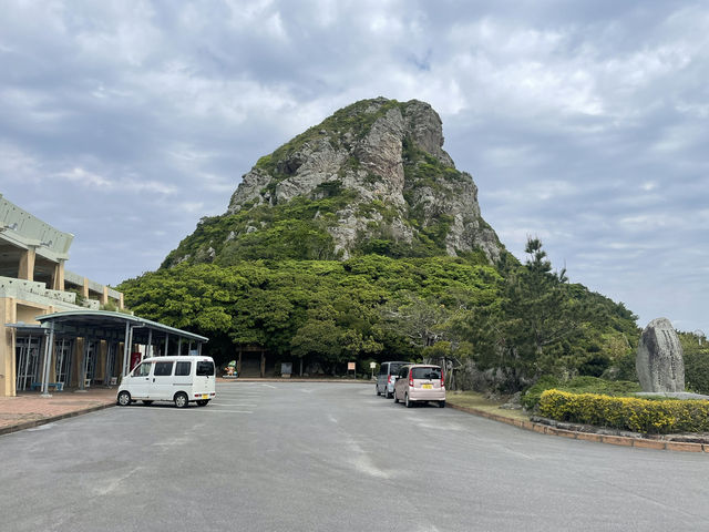 【城山（タッチュー）｜沖縄・伊江島 「たった172mなのに大満足！島のシンボルから見渡す絶景パノラマ」】