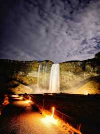 夜晚自己會發光的瀑布🙀🙀 Selijalandsfoss