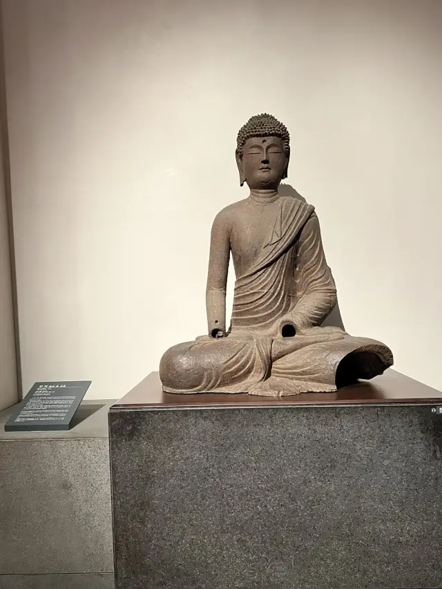 參觀佛教雕刻展覽室時