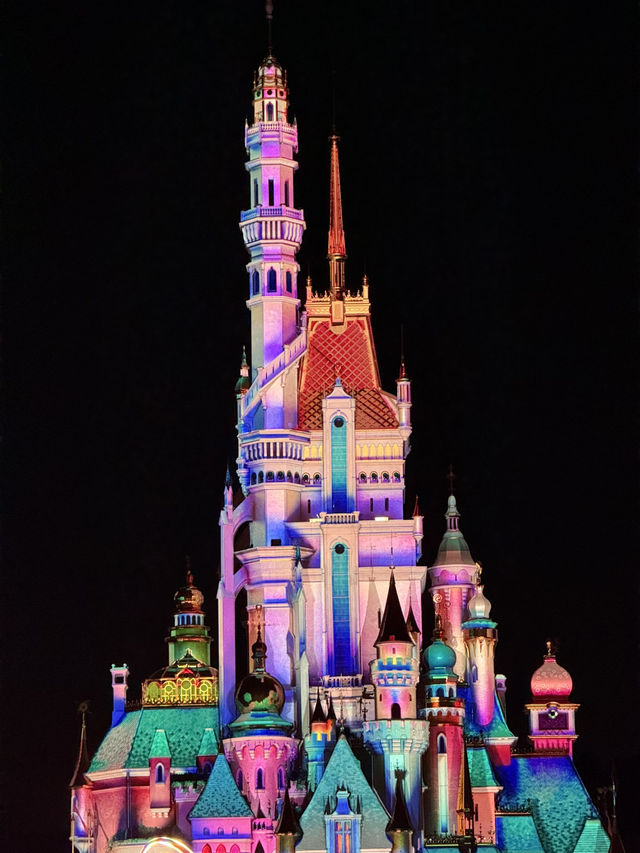 Reliving Childhood Dreams at Hong Kong Disneyland 🌟