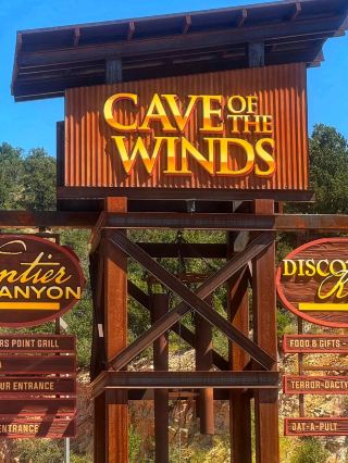 ⛏️ Cave of the Winds Mountain Park – Adventure Underground & Above