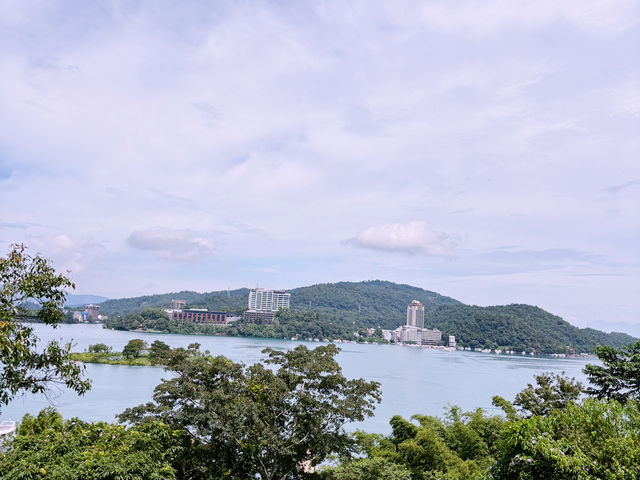 經典日月潭湖岸巡禮，搭船🚢、吃茶葉蛋、建築欣賞