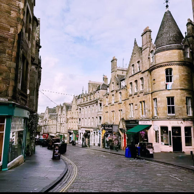 Charmed by the Streets of Edinburgh