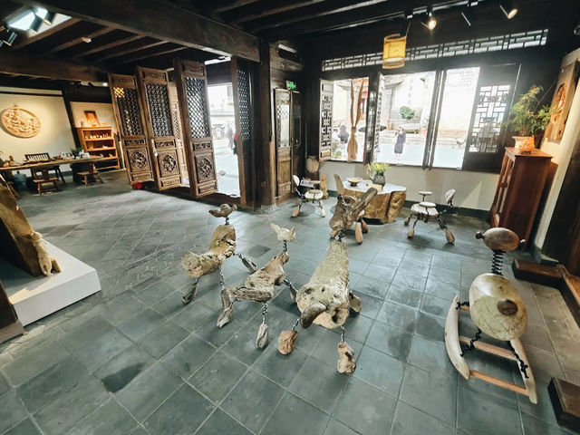 Craftsmanship at the Woodcarving Experience Center, Shaxizhen