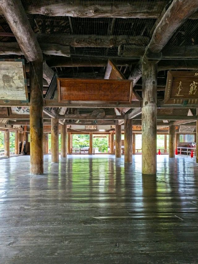 HOKOKUJINJA SENJOKAKU PAVILION.