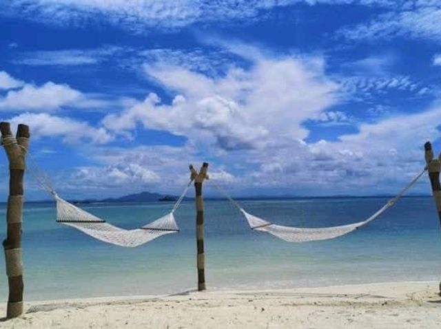 หาดทรายละเอียด อ่าวโลมาเกา เกาะพีพี สวยจึ้ง!! หาดทรายละเอียด อ่าวโลมาเกา เกาะพีพี สวยจึ้ง!!