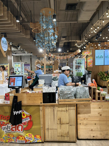 バンコク・バンナー】タイが集結！Tops Food Hallのローカル食品