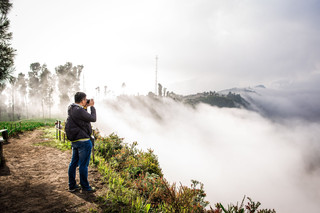 [East Java, Indonesia] A Morning Hike Down: The Magic of the Morning Mist from Seruni Point