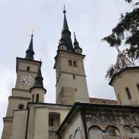 🏰✨ Discover the Enchanting Biserica Sfântul Nicolae in Brasov! 🌄🛡️



