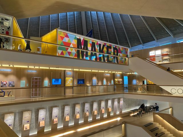 🎨🏛️ Design Delights: A Visit to The Design Museum🌟✏️ 