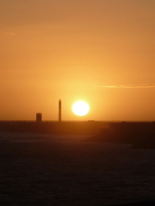 Sunset Over the Ocean: A Serene Evening in Cadiz