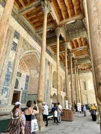 Spring Visit to Bolo Hauz Mosque – A Reflection of Beauty 