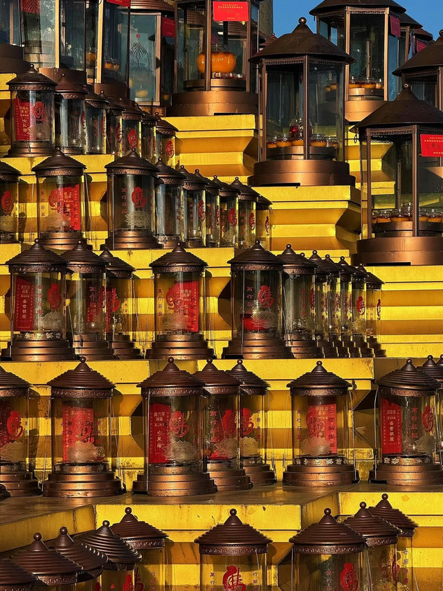 Emei Mountain: Where Temples Touch the Sky 
