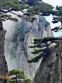 ⛰️ Huangshan – The Legendary Yellow Mountain of Mist and Pines