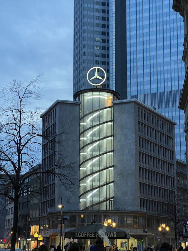 🌃✨ Frankfurt am Main at Night – Where Skyscrapers Shine and History Whispers 🌉🌟 