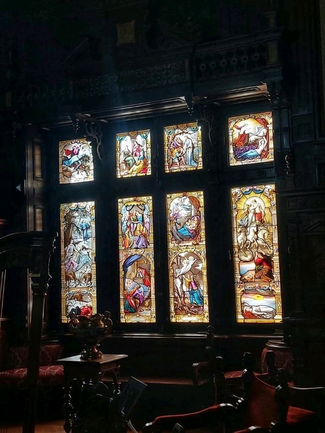 🏰👑 “Royal Dreams in the Carpathians: My Day at Peles Castle” ✨🌲