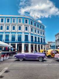 Explore Havana Like a Local: Classic Cars & Colorful Streets 