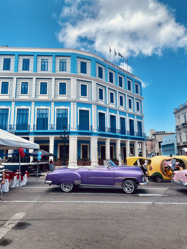 Explore Havana Like a Local: Classic Cars & Colorful Streets 