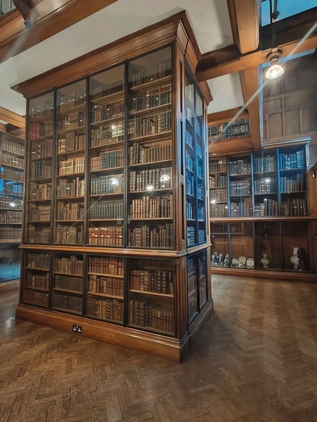 📚 Pages of Time — A Quiet Encounter with History at Reynolds Library 📚 Pages of Time — A Quiet Encounter with History at Reynolds Library