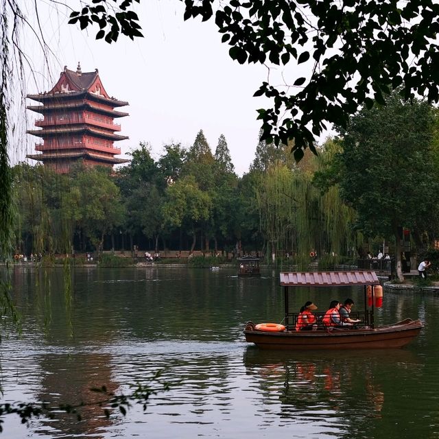 🚣 Baohe Park Boats: Scenic Rides & Lake Views